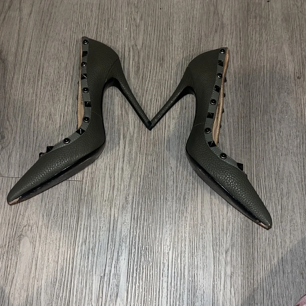 Like new Valentino Garavani heels